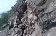 انهيارات صخرية تقطع الطرق في تعز وتهدد بتدمير 62 منزلا