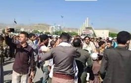 شاهد وبالفيديو : مسيرة جماهيرية حاشدة مطالبة بتعليق مشانق الجناة بميدان السبعين