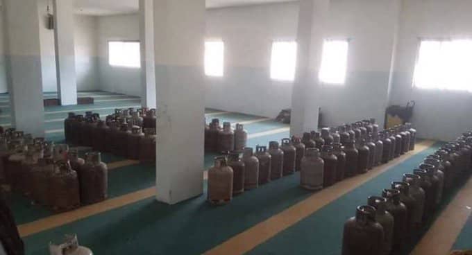مليشيات الحوثي تحول بيوت الله الى مخازن لاسطوانات الغاز!