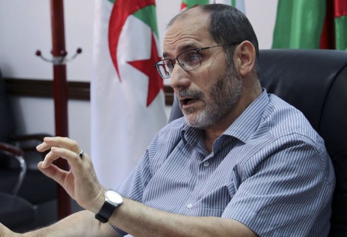 إخوان الجزائر يمتطون قارب المعارضين للدستور الجديد