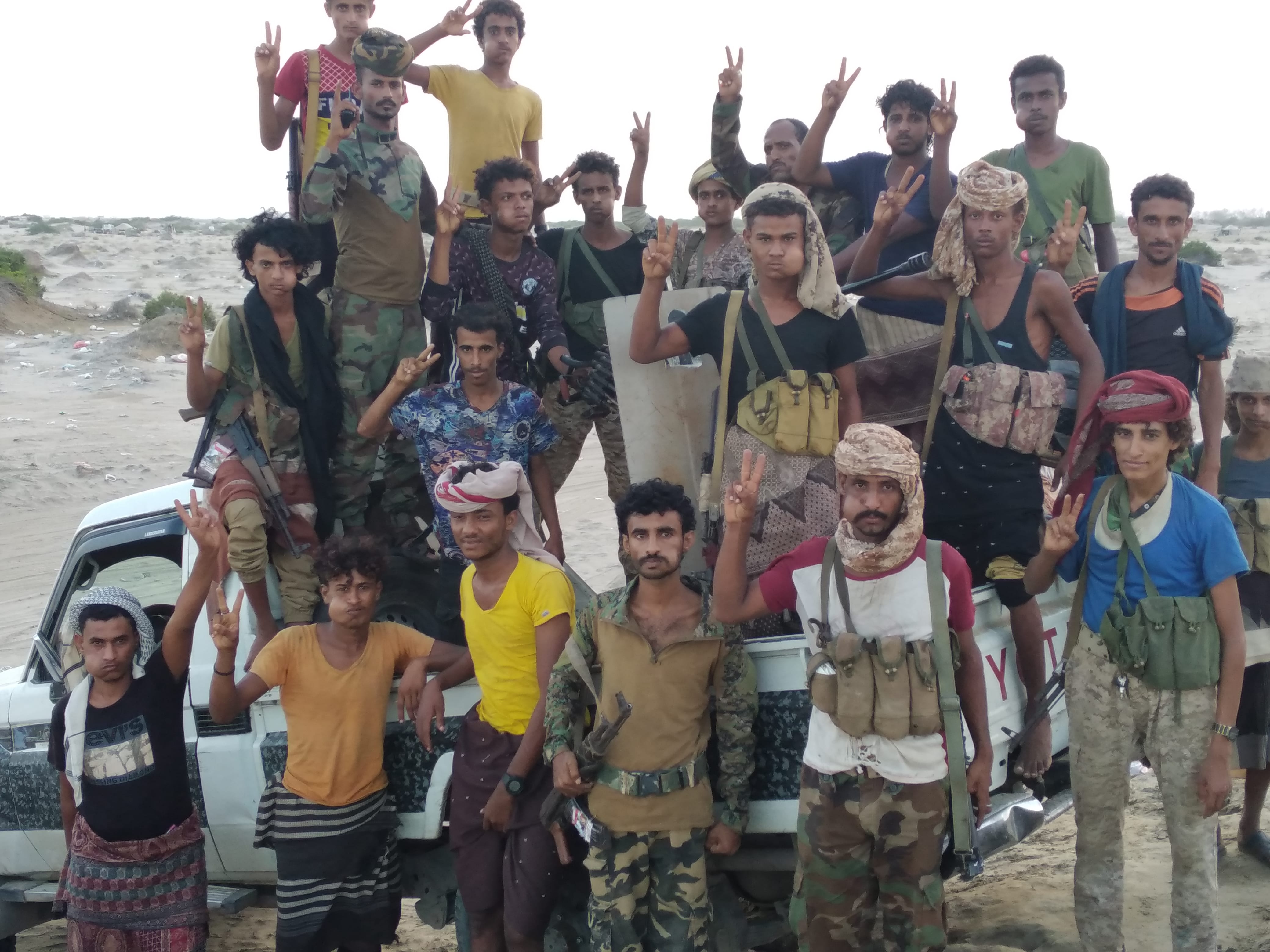 مواجهات عنيفة بين قوات اللواء العاشر صاعقة ومليشيا الحوثي في جبهة حدودية بلحج وسقوط جرحى وقتلى