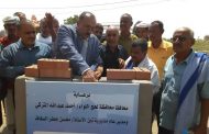 السلطة المحلية تضع حجر الأساس لمشروع بناء مدرسة بئر فضل وخزان برجي بمنطقة الفيوش