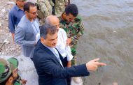 بالفيديو : محافظ عدن يوقف اعمال البسط العشوائي على بحر صيرة