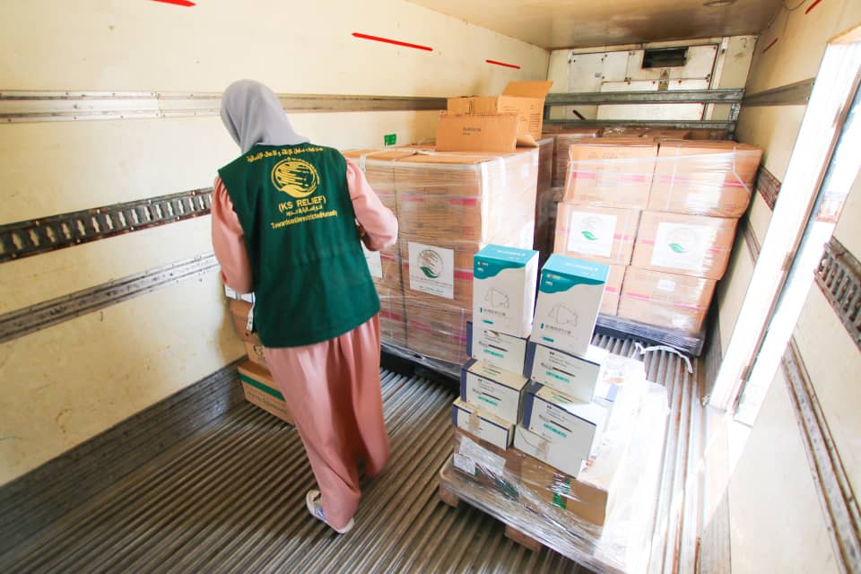 وصول شحنة مساعدات طبية خاصة لمجابهة فيروس كورونا إلى عدن