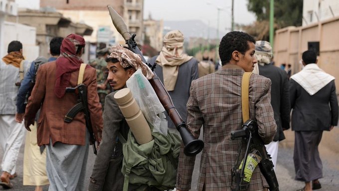 الحوثيون يقتحمون منزل الدكتور 