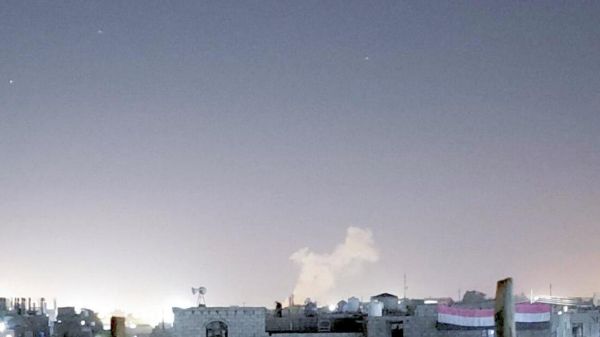 إصابة 7 أشخاص بسقوط صاروخ باليستي على مدنية مأرب