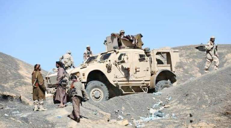 أخر مستجدات معارك الجوف: الجيش يسيطر على جبال دحيضة ويضبط 10 حوثيين وأسلحة