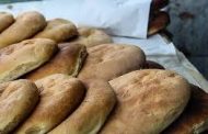 بالفيديو : مخبز في صنعاء يوزع الخبز على روح أمير الكويت