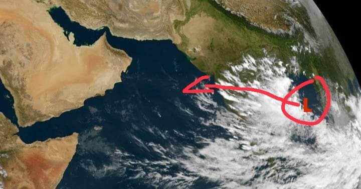 خبراء الطقس يرصدون نشاط قوي جداً للكتل الركامية في بحر العرب وخليج البنغال