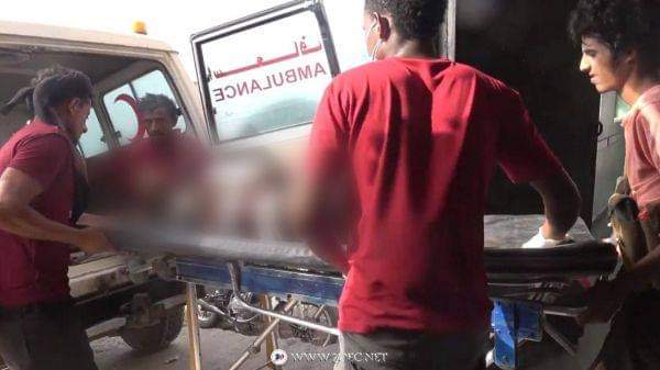 شاهد بالفيديو : إصابة مواطنين بينهم نساء في قصف حوثي بمدينة حيس