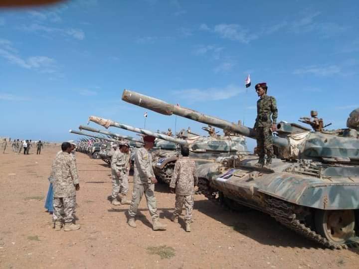 شاهد : القوات الجنوبية في سقطرى تقيم عرضاً عسكرياً كبيراً 
