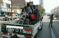 حملة أمنية مستمرة لضبط الدراجات النارية وإتلافها في عدن