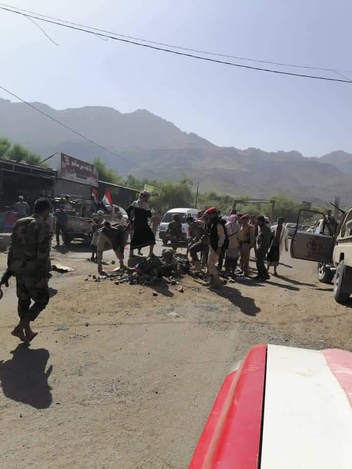 حملات عسكرية لإزالة نقاط عشوائية تفرض جبايات على المركبات والشاحنات بتعز 