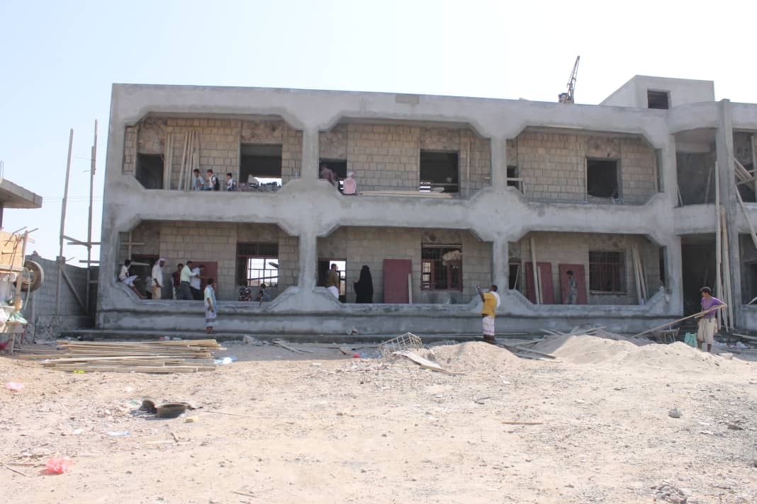 مدير تربية لحج يتفقد الأعمال الإنشائية لمدرسة التبه بالعند