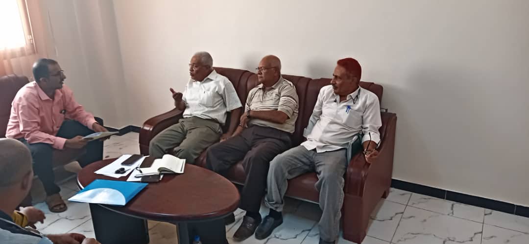 مدير عام المقاطرة يلتقي نائب وزير الأشغال ويبحث معه صيانة طريق هيجة العبد