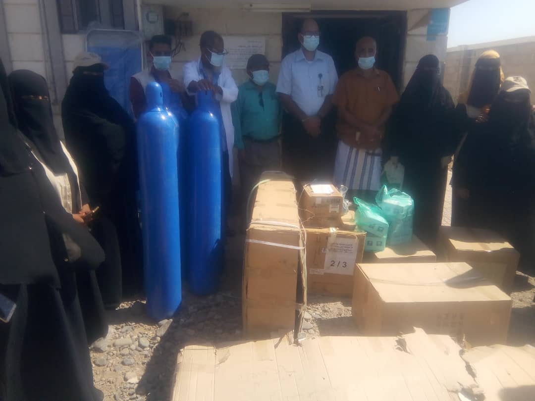 أرضية مشتركة تقدم مستلزمات ومعدات طبية للوحدة الصحية بقرية الخداد بتبن