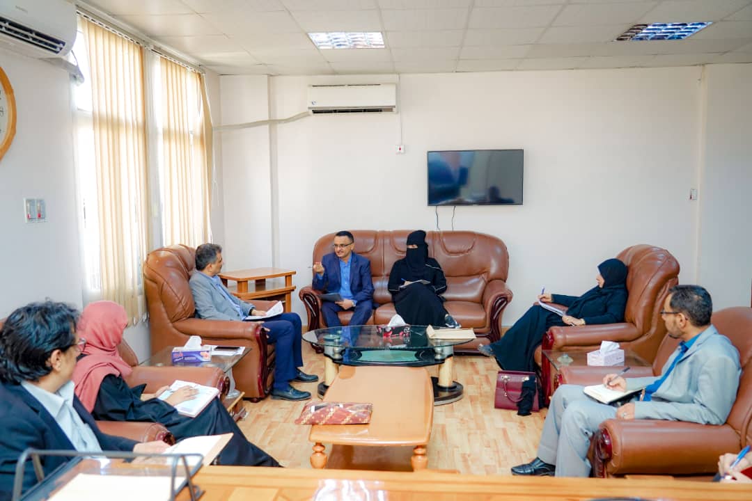 لملس يلتقي مدير الوحدة التنفيذية للنازحين ويجدد دعوته لتنظيم عملية النزوح إلى العاصمة عدن