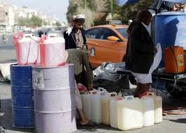 لجنة حكومية تكشف تفاصيل عمليات تهريب المشتقات النفطية الى مناطق الحوثي وتصدر تحذير 