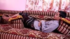 شاهد بالفيديو : حالة أسير من المفرج عنهم عذب على يد مليشيات الحوثي ..ففقد ذاكرته وحركته