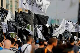 رايات سوداء في بيروت تثير الجدل حول 