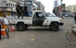 أمن عدن يغلق سوق السلاح بمديرية الشيخ عثمان نهائيا