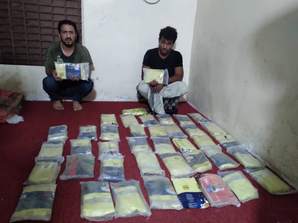 نقطة دوفس تضبط شابين وبحوزتها 41 كيلو حشيش