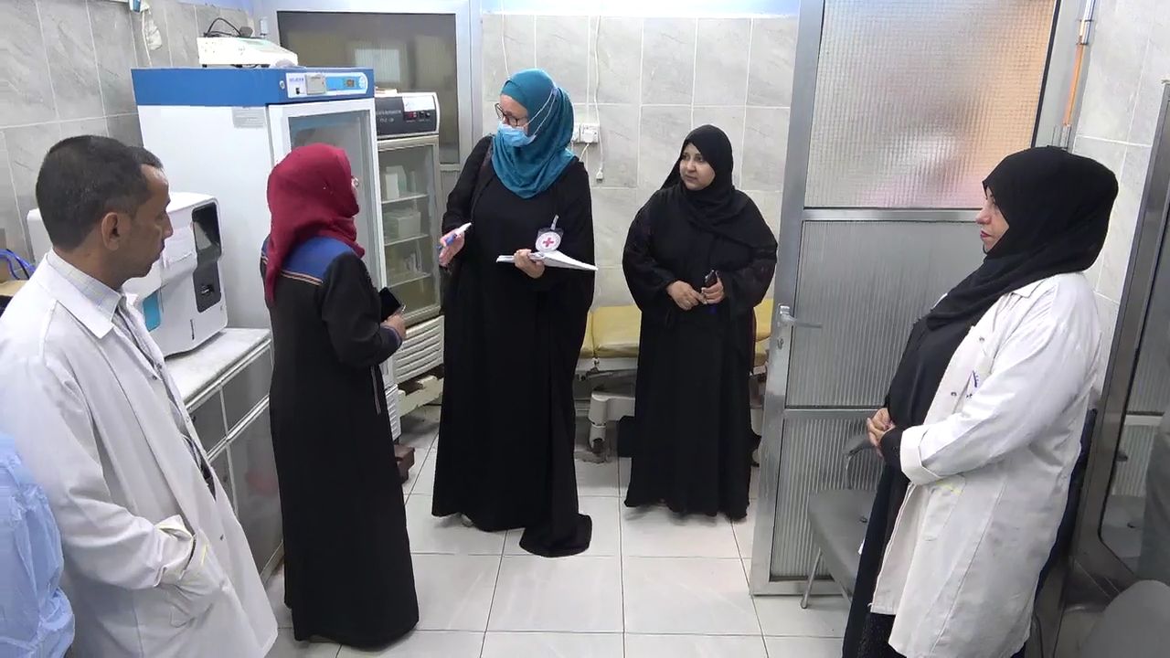 وفد من اللجنة الدولية للصليب الأحمر يزور مستشفى عدن