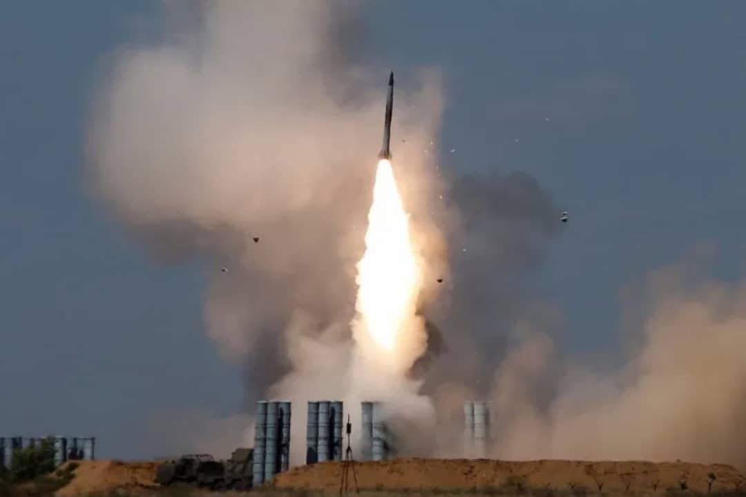 سقوط صاروخ باليستي حوثي في صعدة