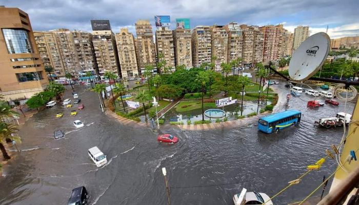 أمطار غزيرة تضرب مصر.. انهيار عقار وتحذير للسكان