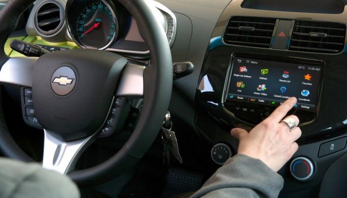 تعرف على طريقة تحميل الخرائط على شاشة السيارة