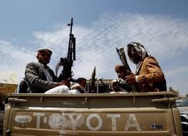 اندلاع مواجهات مسلحة بين مشرفي مليشيات الحوثي في حيس
