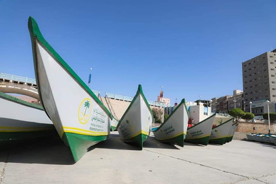 محافظ حضرموت يدشن توزيع 100 قارب للصيد مقدمة من البرنامج السعودي 