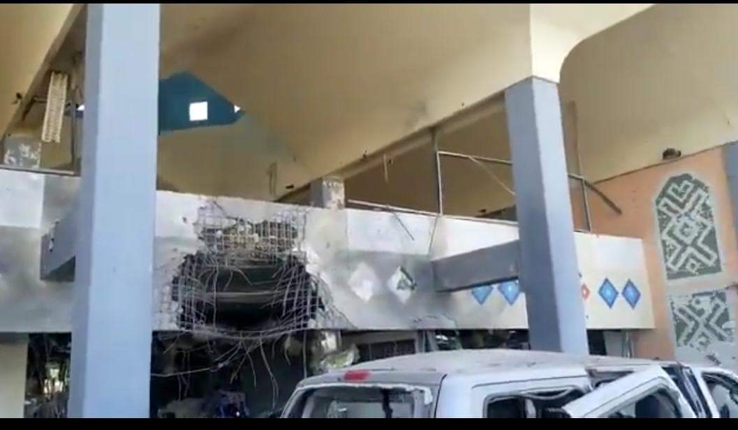 شاهد بالفيديو : وقوع ثلاثة انفجارات بمطار عدن الدولي