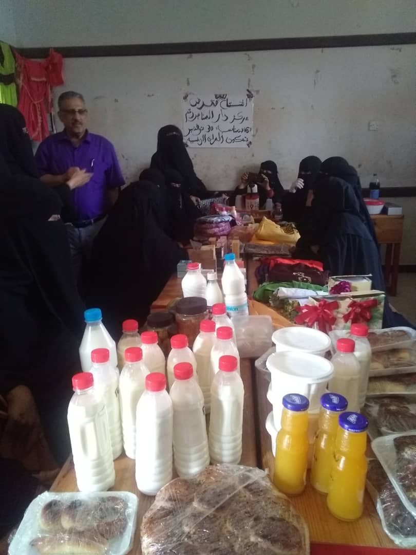 احتفالاً بالاستقلال : جمعية المرأة الريفية في لحج تقيم معرضاً لمنتجات المرأة في المركز ل 16 