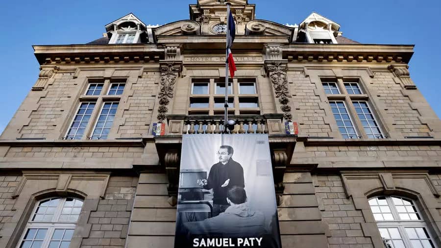 قضية صامويل باتي: وزارة التربية الفرنسية تشير إلى ضعف مراقبة وسائل التواصل الاجتماعي