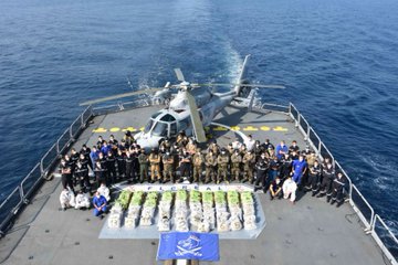 الجيش الأمريكي يعلن اعتراض شحنة مخدرات يفوق وزنها (900كجم) في بحر العرب