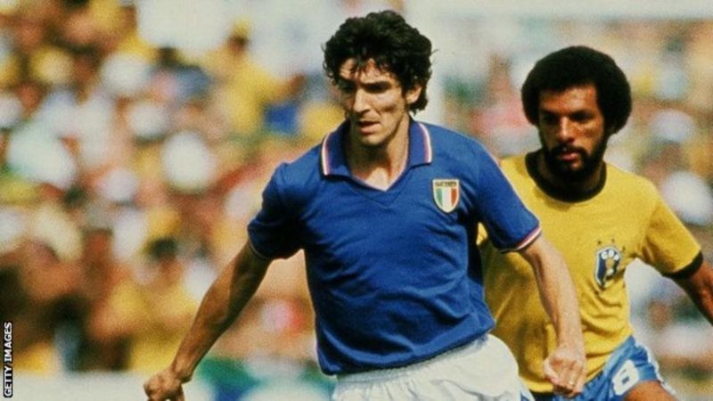 وفاة باولو روسي أسطورة كرة القدم الإيطالية عن 64 عاما