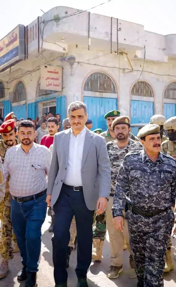 محافظ عدن يزور  مصلحتي الجوازات والأحوال المدنية