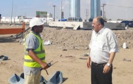 مدير كهرباء عدن يتفقد تركيب ابراج مشروع نقل الطاقة