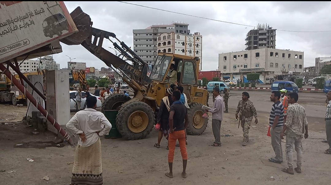 مدير عام دار سعد يؤكد حرص قيادة السلطة المحلية على إزالة العشوائيات ومخالفات البناء بالمديرية