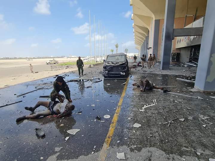 ارتفاع ضحايا الهجوم الإرهابي على مطار عدن إلى 25 شهيدا و110 جريحا
