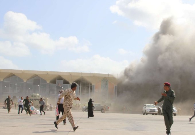 الحكومة اليمنية تتعهد بإعادة الاستقرار غداة هجوم عدن الدامي