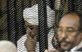 نقل الرئيس السوداني الأسبق من السجن للمستشفى ..وغموض حول صحته