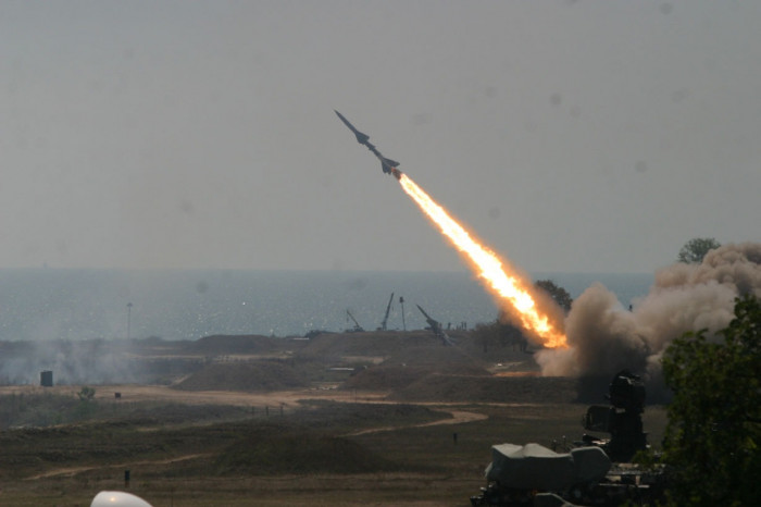 التحالف يعلن عن سقوط صاروخ بالستي حوثي في صعدة