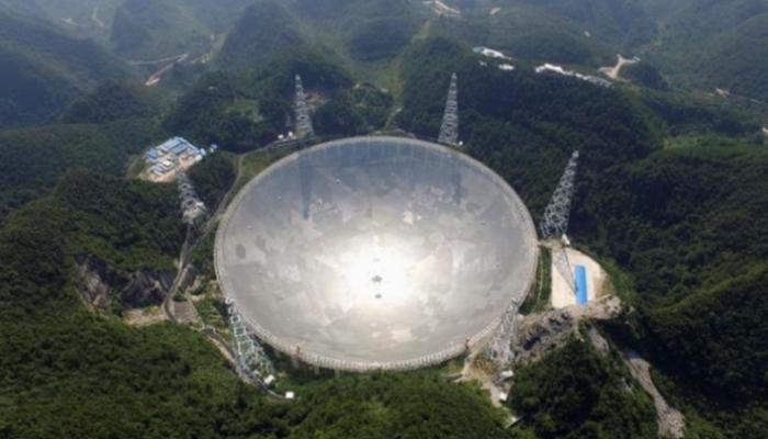 بحجم ملعب ..الصين تدشن أكبر تلسكوب بالعالم