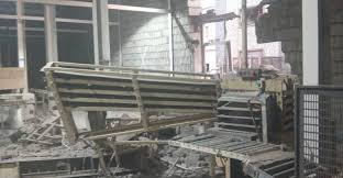 سقوط عشرات الشهداء والجرحى من عمال مصنع اخوان ثابت بالحديدة 
