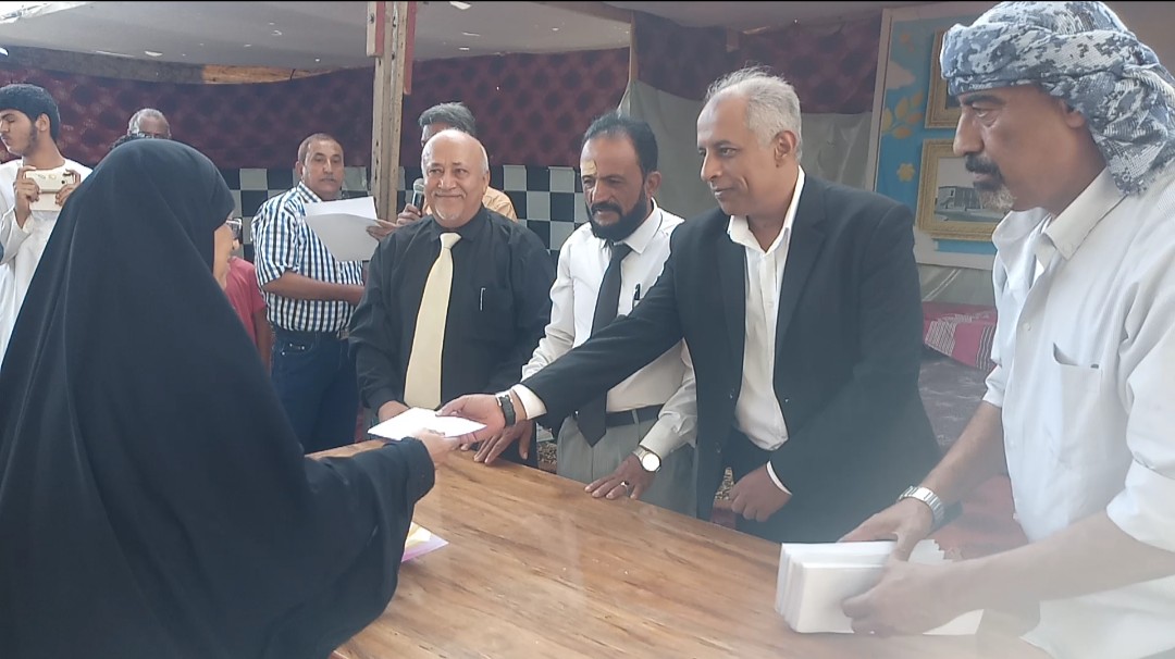 مدير البريقة يكرم عدد من المتقاعدين التربويين وشركة مصافي عدن