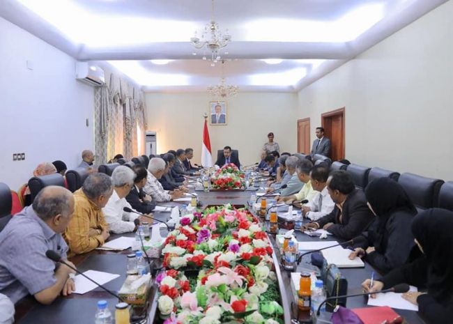 رئيس الوزراء يعقد اجتماعاً مع قيادة المكتب التنفيذي بمحافظة عدن