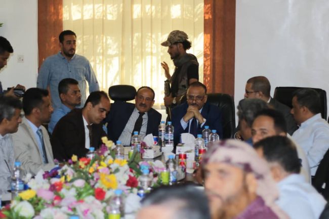 وزير النقل يطلع  على نشاط ميناء المعلا ويناقش سبل تطويره