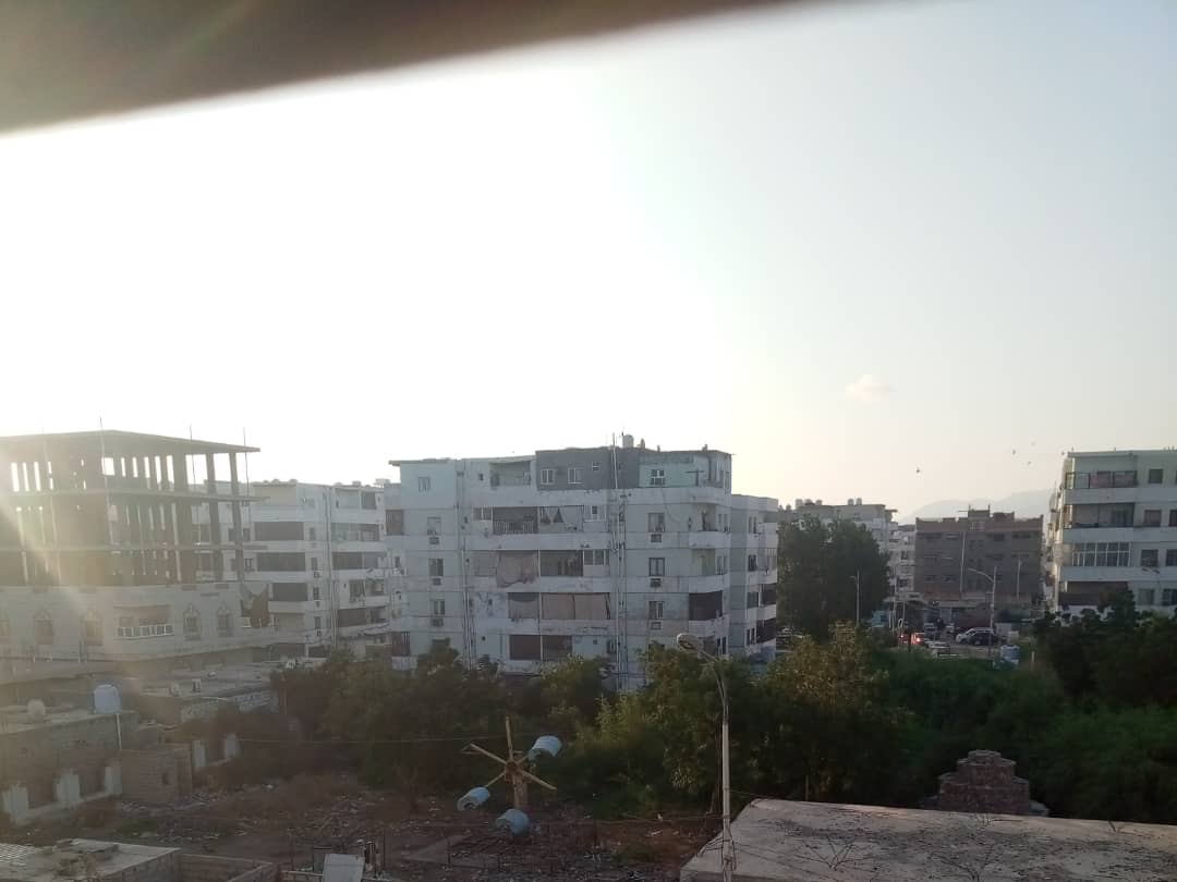 سكان وأهالي عمارات حي عبدالعزيز تناشد لملس اعادة تأهيل حديقتهم 
